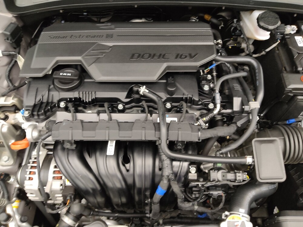 2024 Hyundai Elantra in Wichita, KS 67207 - 18135300 30