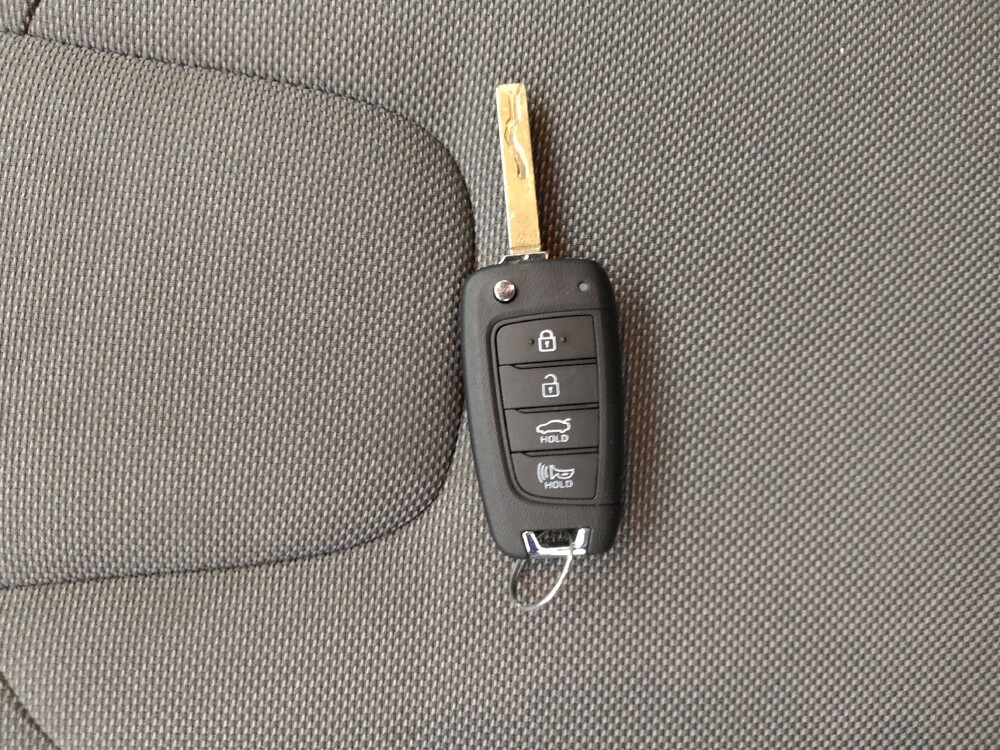 2024 Hyundai Elantra in Wichita, KS 67207 - 18135300 32