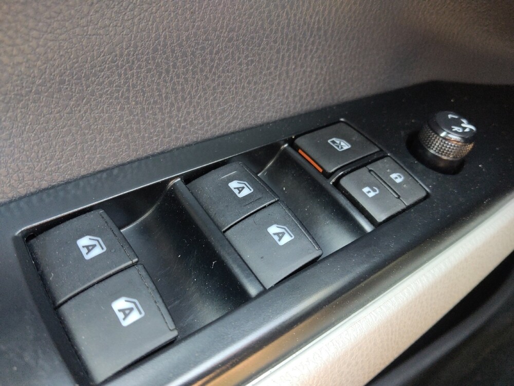 2019 Toyota Camry in Greenville, SC 29607 - 18135320 27