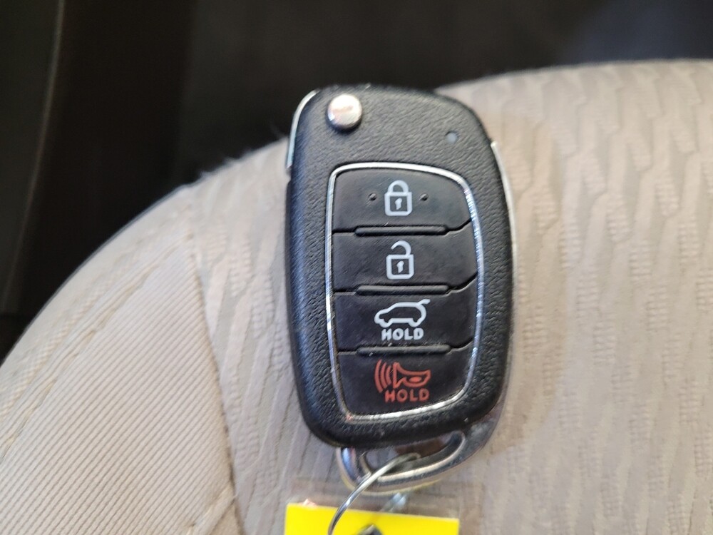 2018 Hyundai Santa Fe in Columbus, OH 43228 - 18135329 32