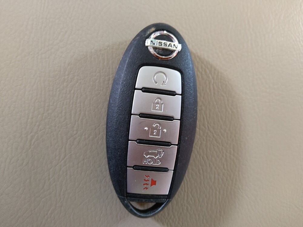 2018 Nissan Pathfinder in Columbia, SC 29210 - 18135337 32