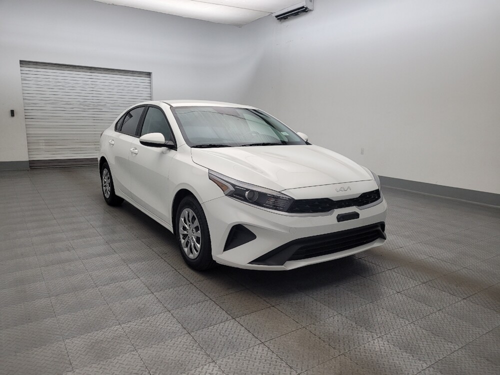 2024 Kia Forte in Mesa, AZ 85210 - 18135354 13