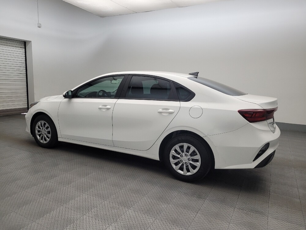 2024 Kia Forte in Mesa, AZ 85210 - 18135354 3