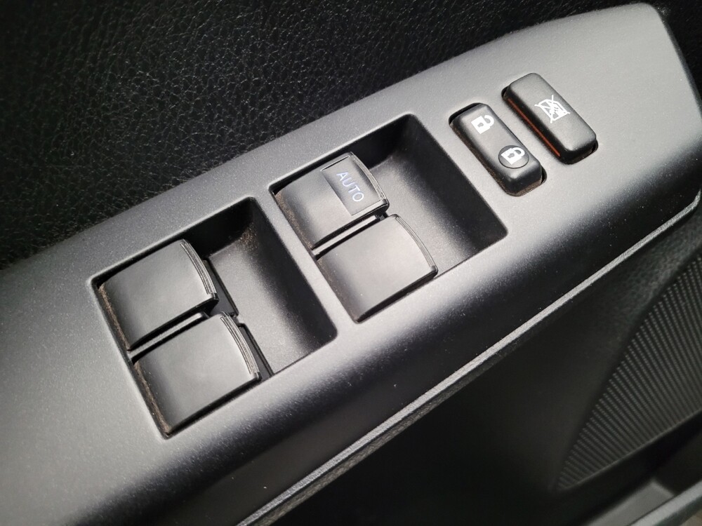 2018 Toyota RAV4 in Sacramento, CA 95821 - 18135378 27