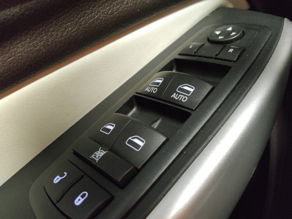 2017 Jeep Cherokee in Phoenix, AZ 85015 - 18135379 27