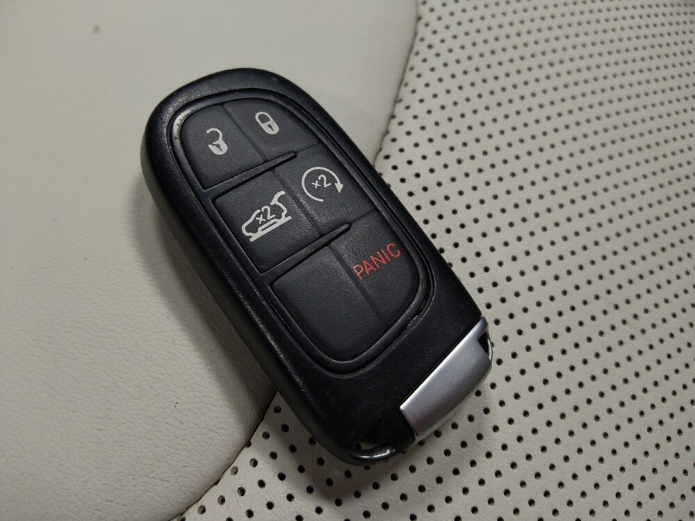 2017 Jeep Cherokee in Phoenix, AZ 85015 - 18135379 32