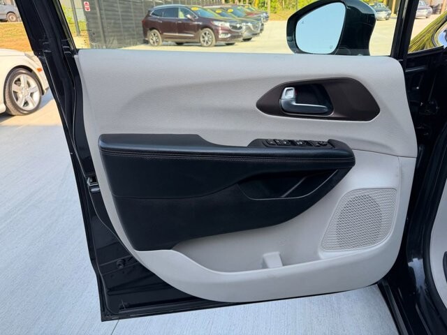 2019 Chrysler Pacifica in Knoxville, TN 37920 - 18135381 7