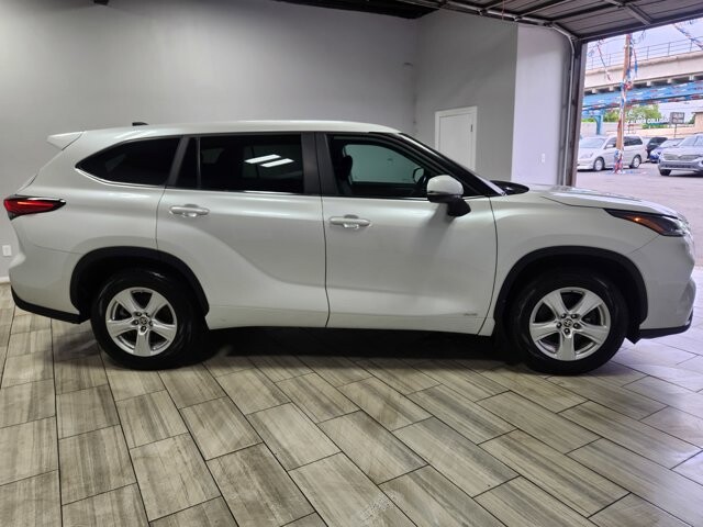 2023 Toyota Highlander in Cinnaminson, NJ 08077 - 18135390 6