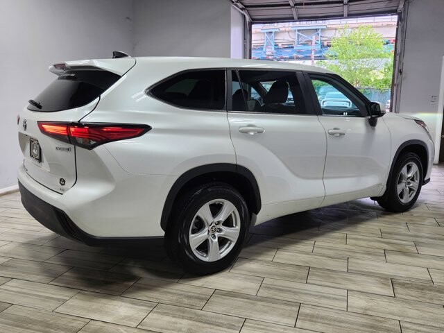 2023 Toyota Highlander in Cinnaminson, NJ 08077 - 18135390 5
