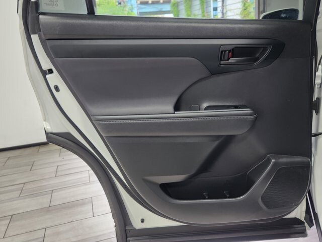 2023 Toyota Highlander in Cinnaminson, NJ 08077 - 18135390 12