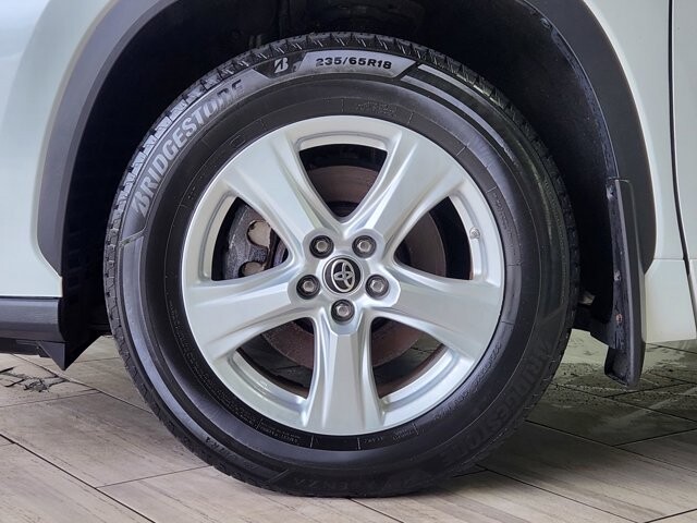2023 Toyota Highlander in Cinnaminson, NJ 08077 - 18135390 9