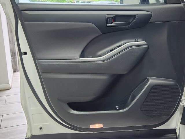 2023 Toyota Highlander in Cinnaminson, NJ 08077 - 18135390 10