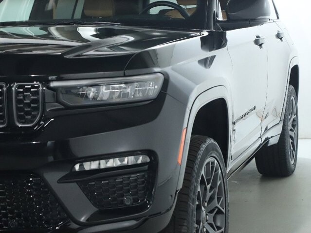 2025 Jeep Grand Cherokee in Bedford, OH 44146 - 18135413 4