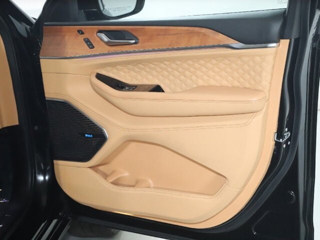 2025 Jeep Grand Cherokee in Bedford, OH 44146 - 18135413 36
