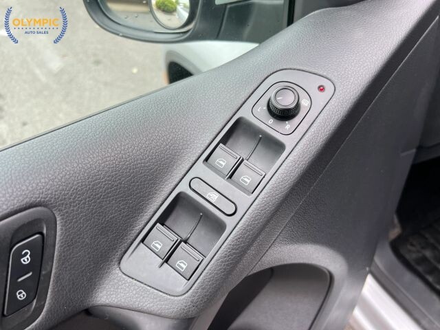 2017 Volkswagen Tiguan in Decatur, GA 30032 - 18135430 37