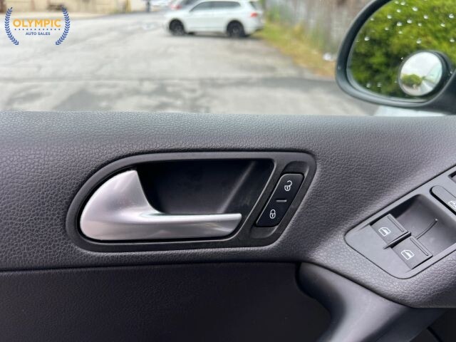 2017 Volkswagen Tiguan in Decatur, GA 30032 - 18135430 36