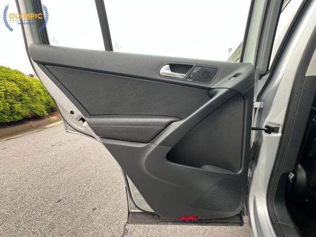 2017 Volkswagen Tiguan in Decatur, GA 30032 - 18135430 45
