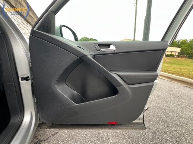 2017 Volkswagen Tiguan in Decatur, GA 30032 - 18135430 44