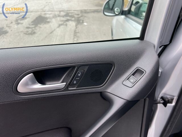 2017 Volkswagen Tiguan in Decatur, GA 30032 - 18135430 35