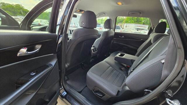 2019 Kia Sorento in Cartersville, GA 30120 - 18135453 12