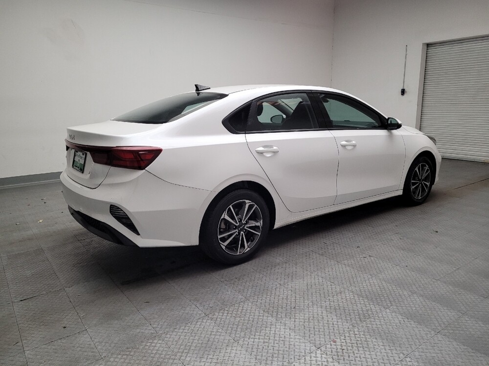 2024 Kia Forte in Torrance, CA 90504 - 18135473 10