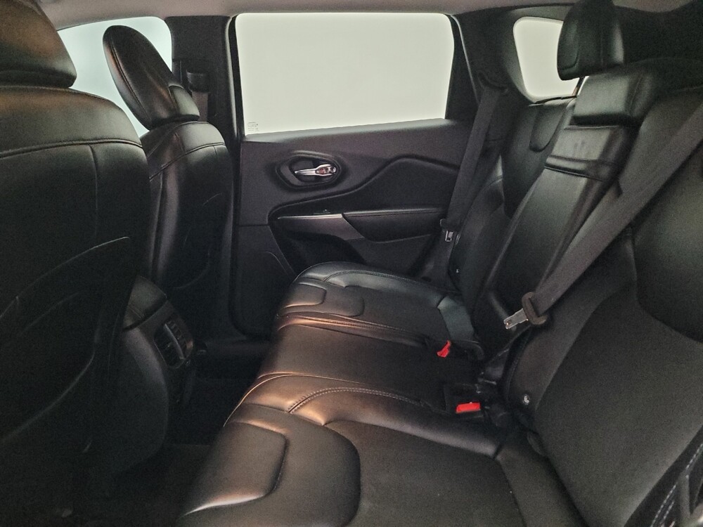 2019 Jeep Cherokee in Riverside, CA 92504 - 18135484 18