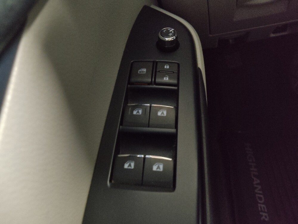 2019 Toyota Highlander in Union City, GA 30291 - 18135506 27