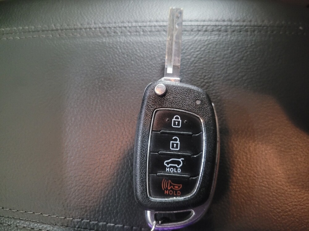 2018 Hyundai Santa Fe in Birmingham, AL 35215 - 18135507 32