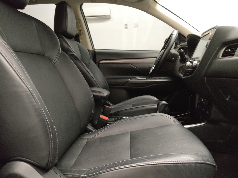 2020 Mitsubishi Outlander in Fort Worth, TX 76116 - 18135531 19