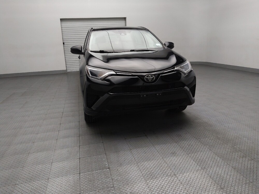 2018 Toyota RAV4 in Arlington, TX 76011 - 18135539 14