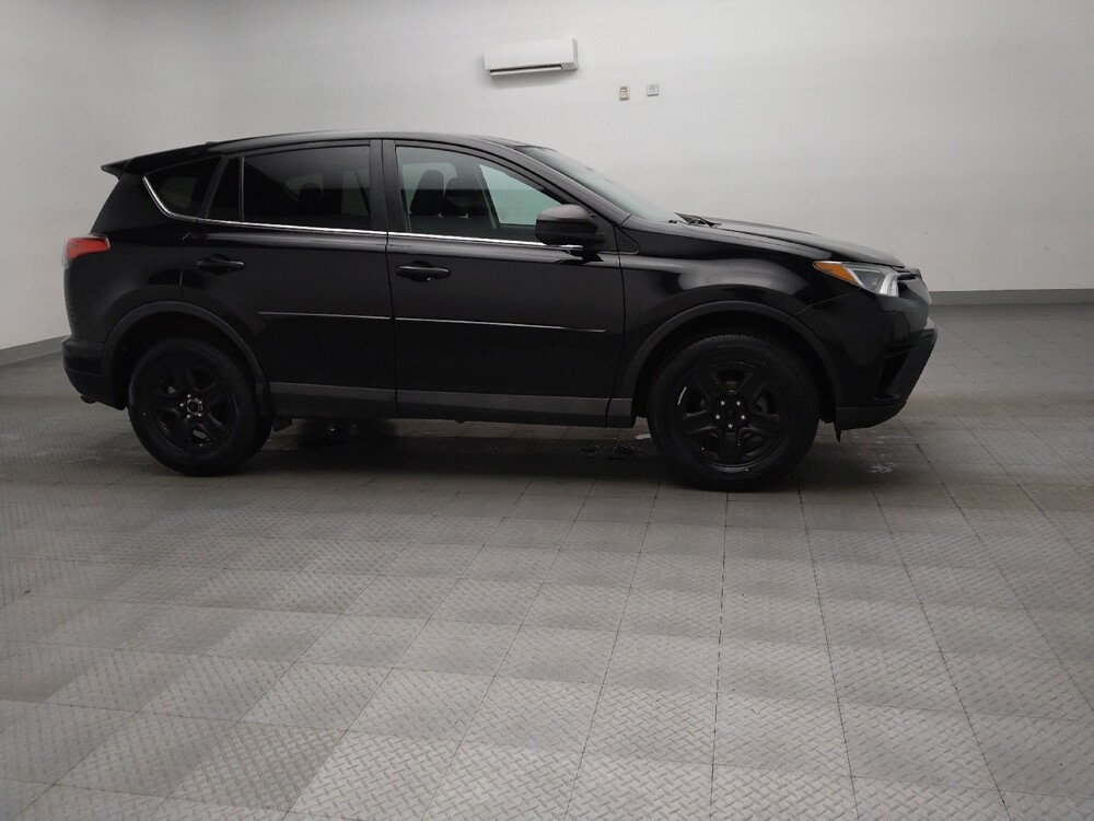 2018 Toyota RAV4 in Arlington, TX 76011 - 18135539 11