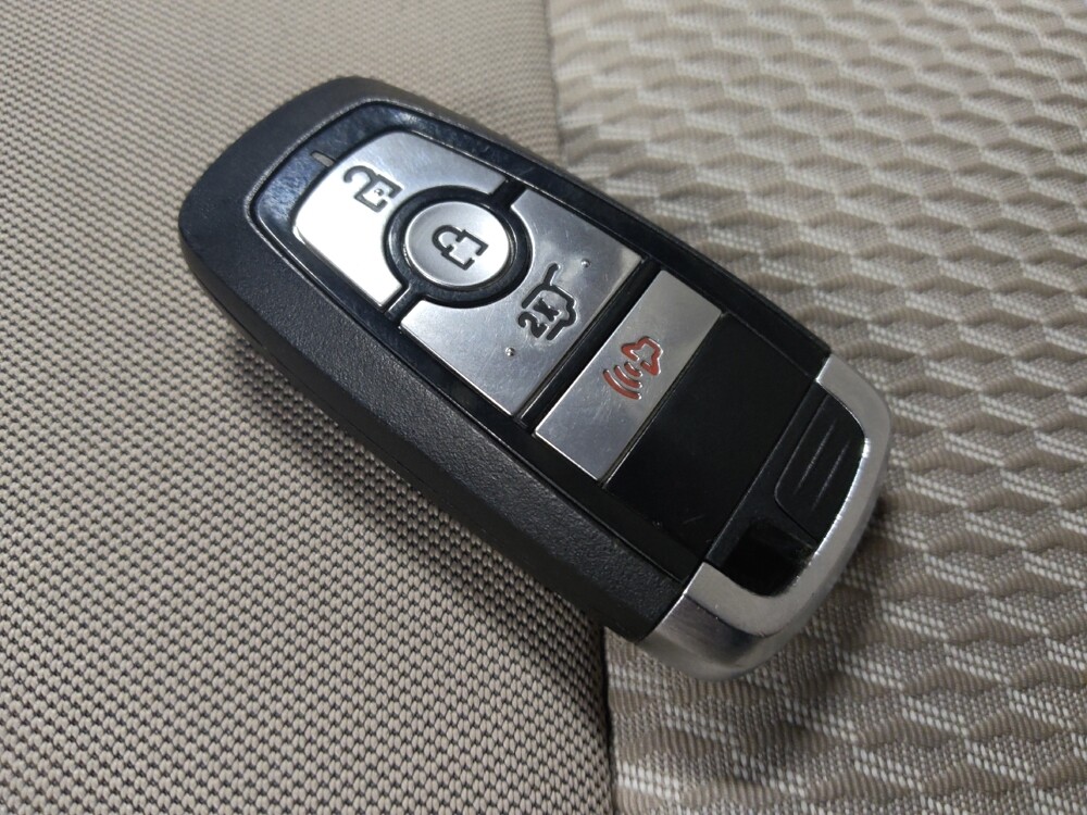 2022 Ford Explorer in Phoenix, AZ 85022 - 18135588 32