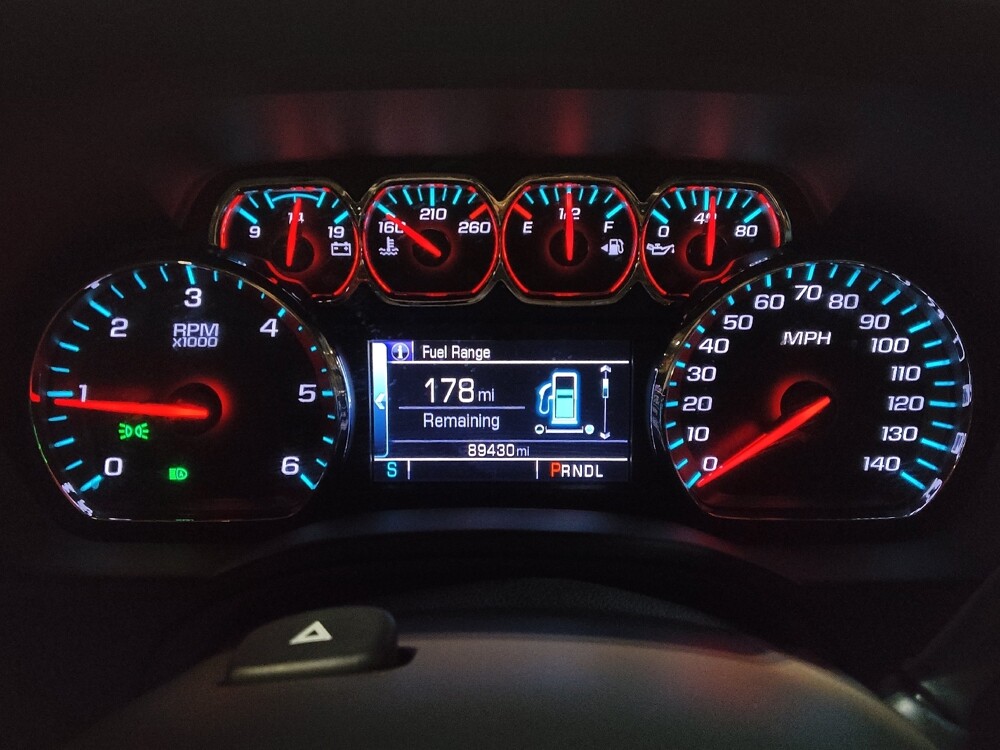 2018 Chevrolet Tahoe in Jacksonville, FL 32210 - 18135648 23