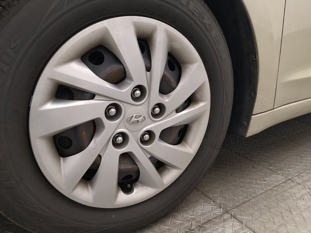 2017 Hyundai Elantra in Savannah, GA 31419 - 18135651 31