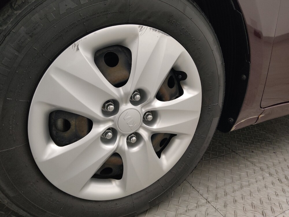 2017 Kia Forte in Savannah, GA 31419 - 18135657 31