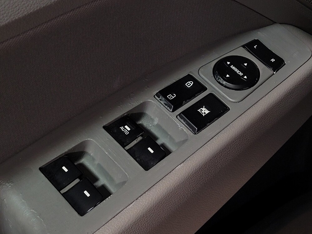 2019 Hyundai Elantra in Jacksonville, FL 32210 - 18135660 27