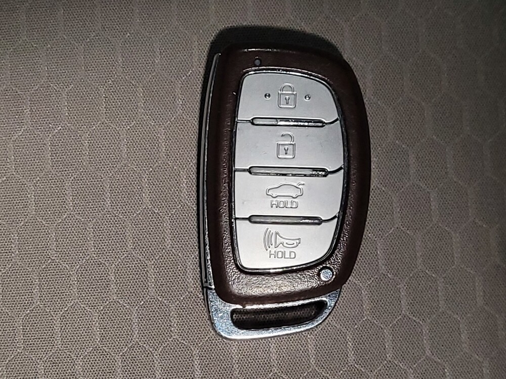 2019 Hyundai Elantra in Jacksonville, FL 32210 - 18135660 32