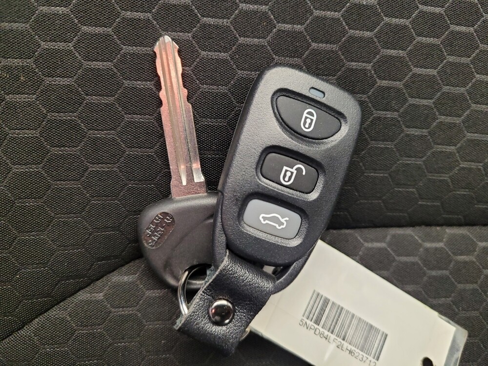 2020 Hyundai Elantra in Miamisburg, OH 45342 - 18135820 32