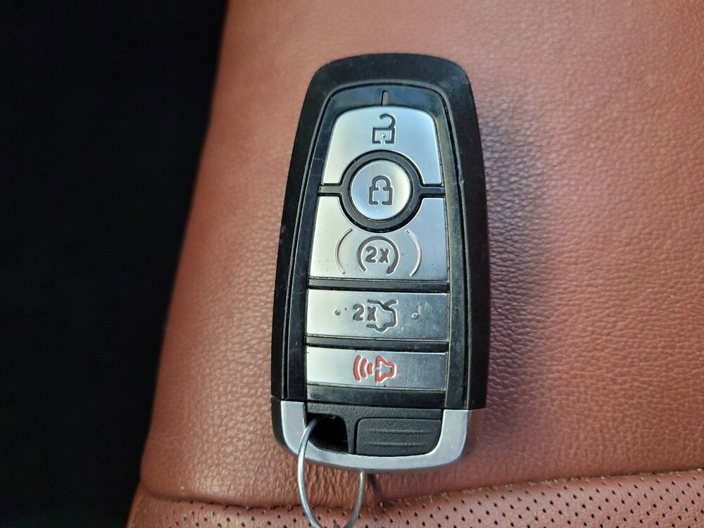 2018 Ford Edge in Columbus, OH 43228 - 18135823 32