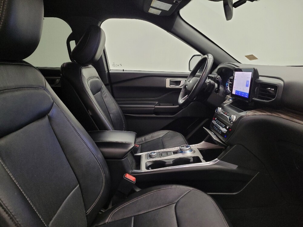2020 Ford Explorer in Louisville, KY 40258 - 18135824 21