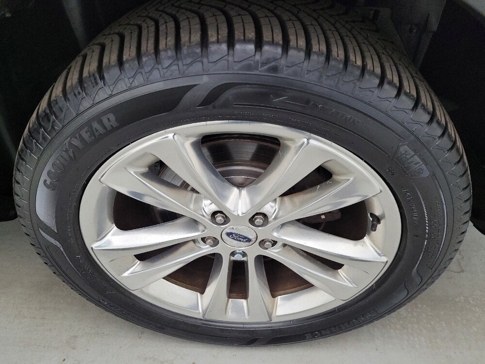 2018 Ford Explorer in Louisville, KY 40258 - 18135830 31