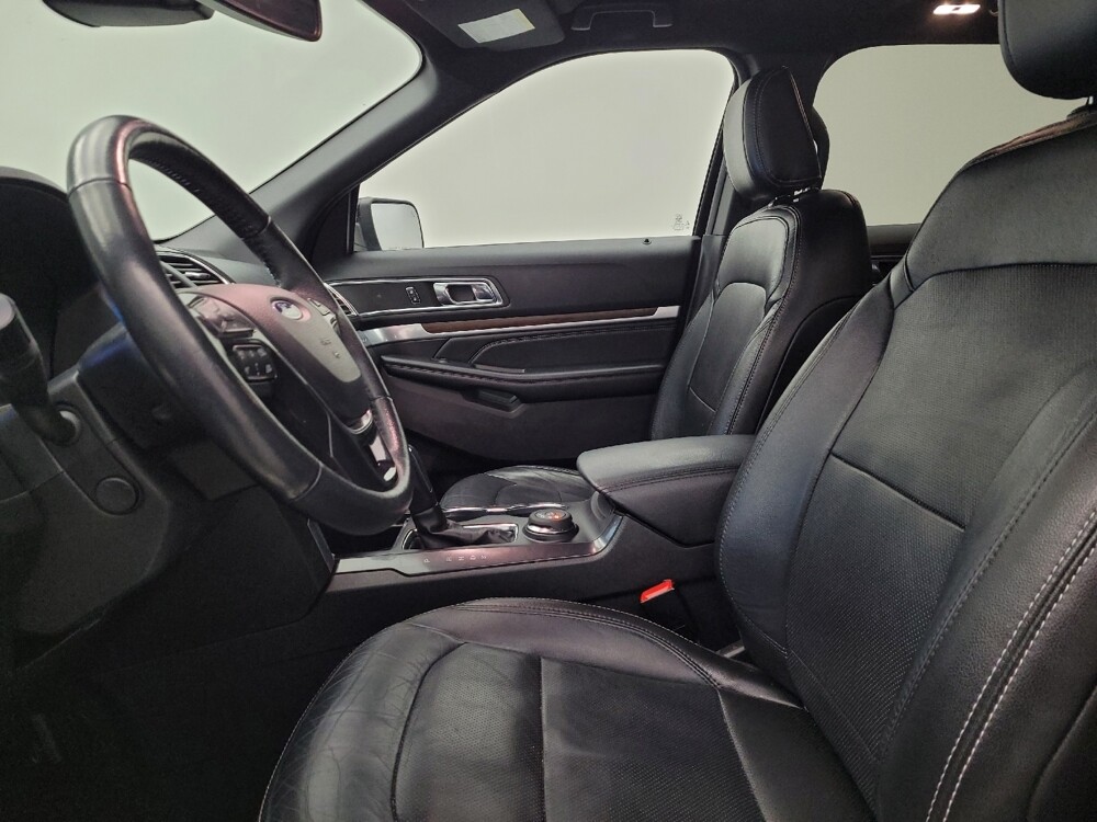 2018 Ford Explorer in Louisville, KY 40258 - 18135830 17