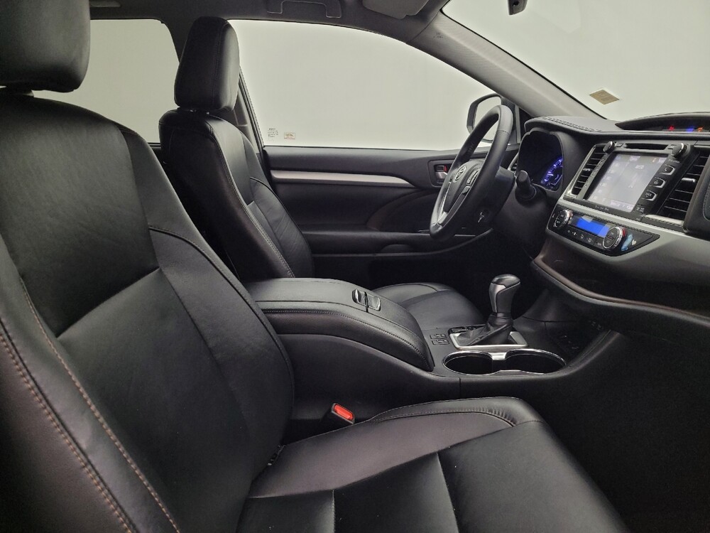 2019 Toyota Highlander in Maple Heights, OH 44137 - 18135833 21