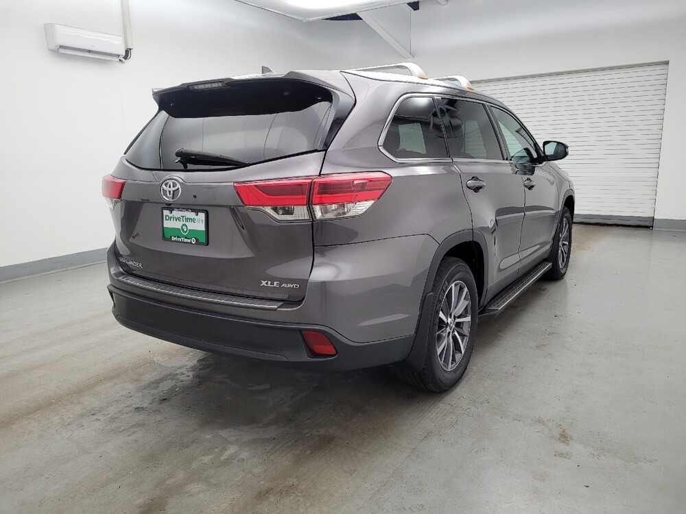 2019 Toyota Highlander in Maple Heights, OH 44137 - 18135833 9