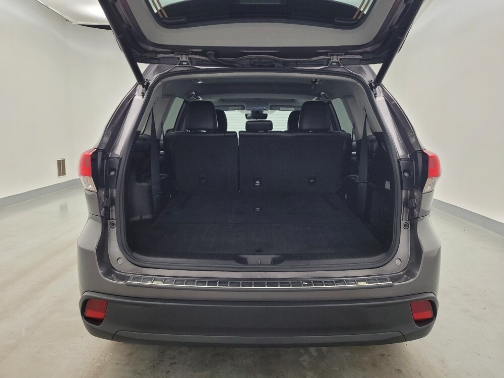 2019 Toyota Highlander in Maple Heights, OH 44137 - 18135833 29