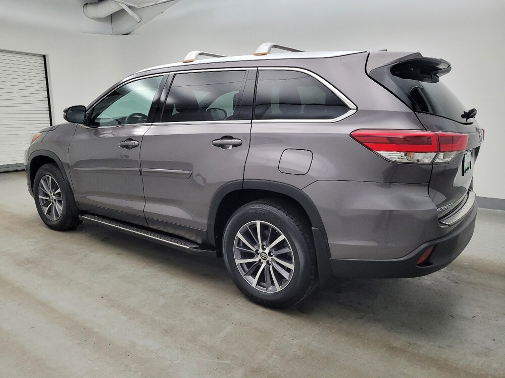 2019 Toyota Highlander in Maple Heights, OH 44137 - 18135833 3