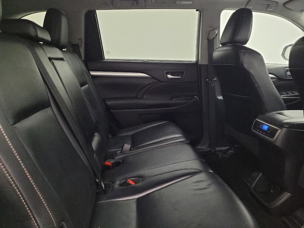 2019 Toyota Highlander in Maple Heights, OH 44137 - 18135833 19