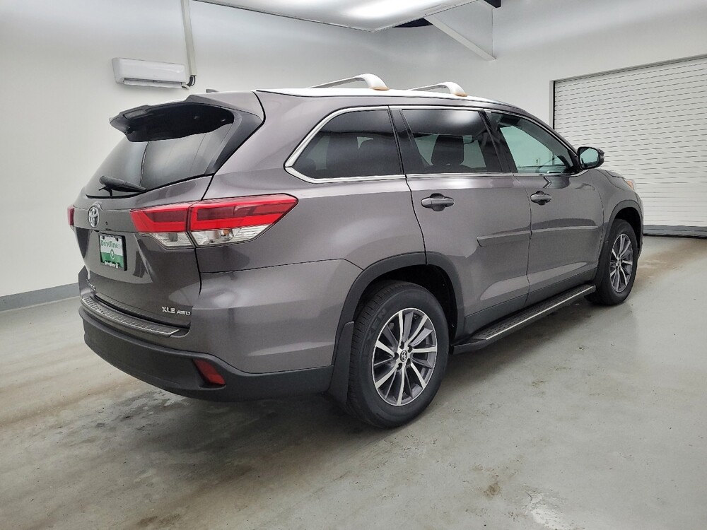 2019 Toyota Highlander in Maple Heights, OH 44137 - 18135833 10