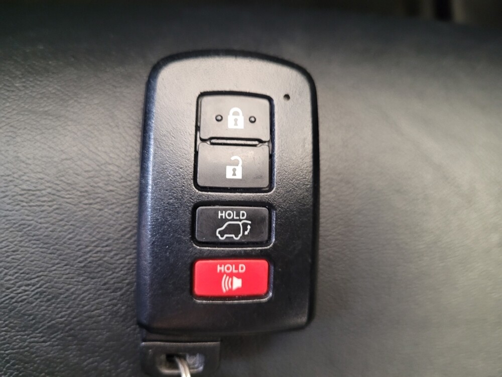 2019 Toyota Highlander in Maple Heights, OH 44137 - 18135833 32