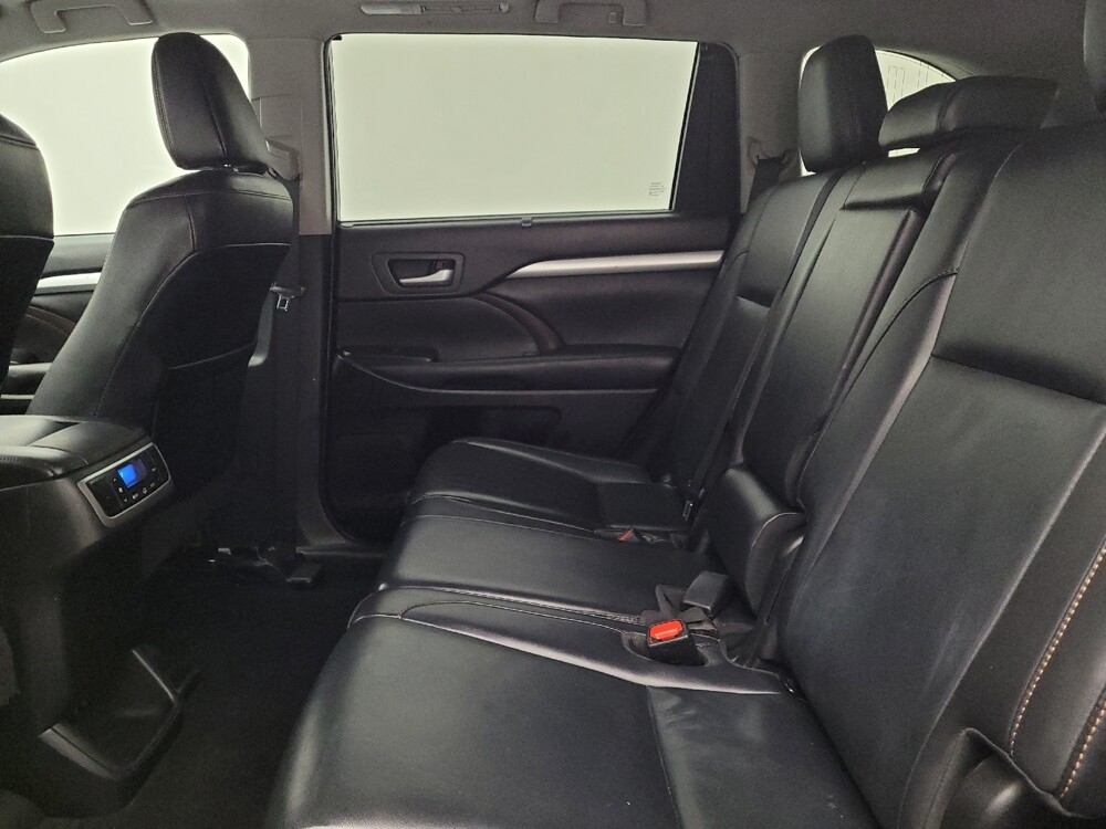 2019 Toyota Highlander in Maple Heights, OH 44137 - 18135833 18